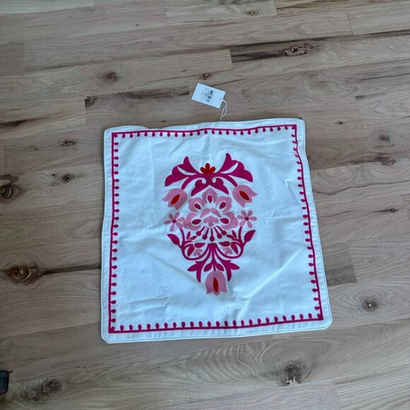 Roberta Roller rabbit Lavandou Decorative Pillow shams 22x22 Magenta set of 2 - Picture 2 of 4